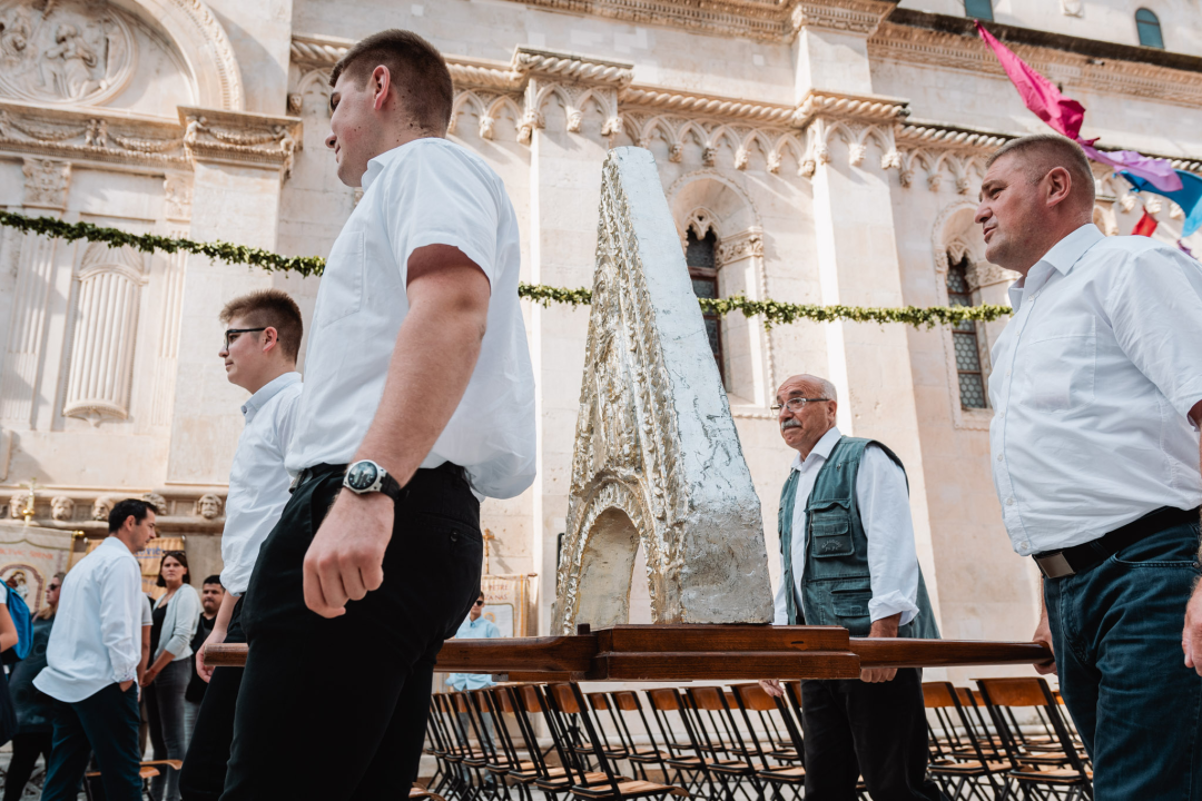 Procesijom gradskim ulicama počela proslava sv. Mihovila, nebeskog zaštitnika Šibenika