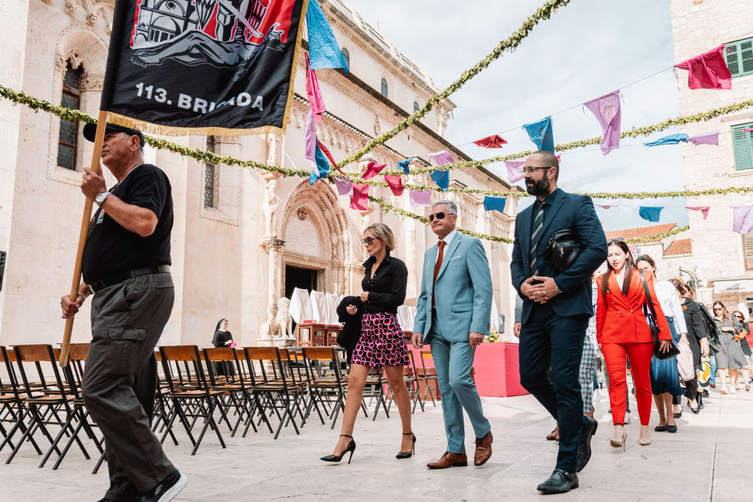 Procesijom gradskim ulicama počela proslava sv. Mihovila, nebeskog zaštitnika Šibenika