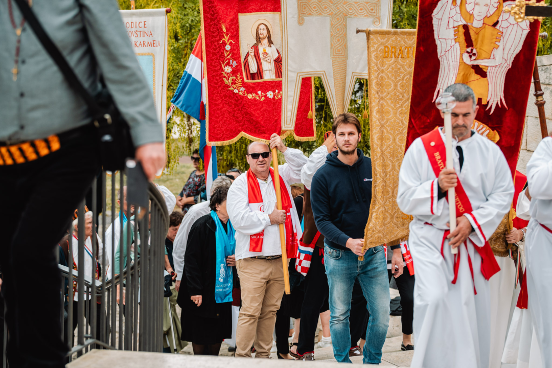 Procesijom gradskim ulicama počela proslava sv. Mihovila, nebeskog zaštitnika Šibenika