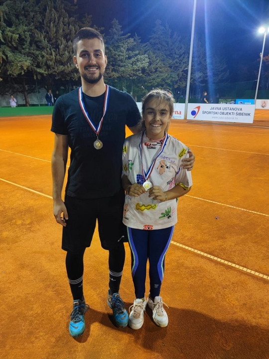 Završen teniski turnir &quot;Sv. Mihovil&quot;: Kod muških slavio Fabijan Šprljan, Ani Matošin sve 3 titule