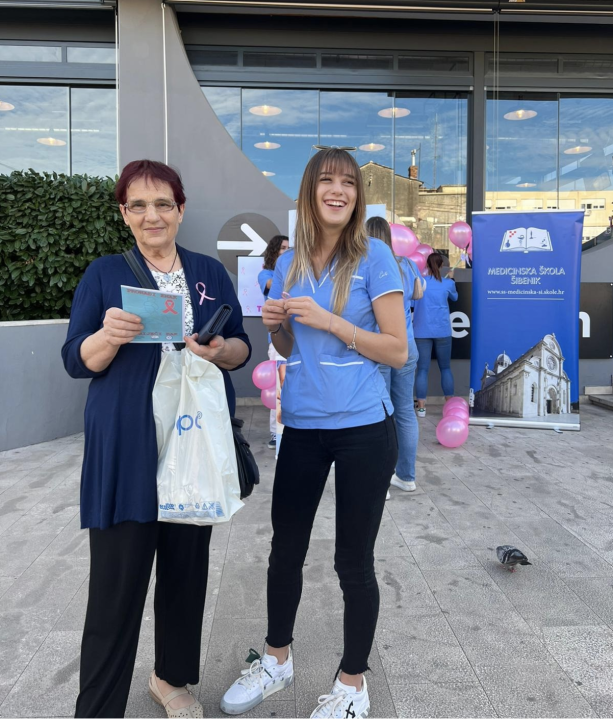 Medicinska škola u akciji 'Mjesec borbe protiv raka dojke', učenici po gradu educirali građane