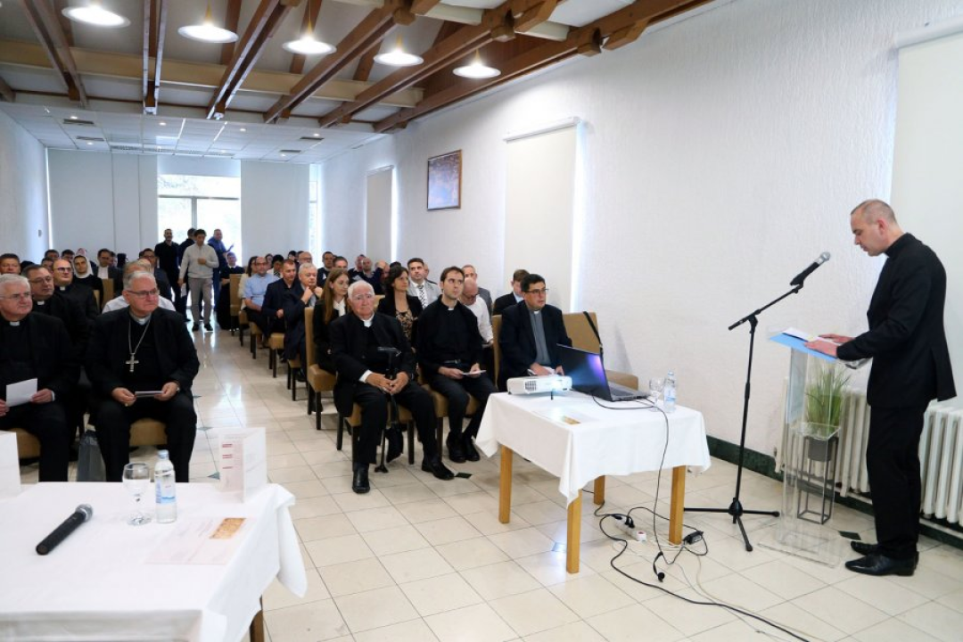 U Vodicama započeo međunarodni znanstveni simpozij crkvenih pravnika