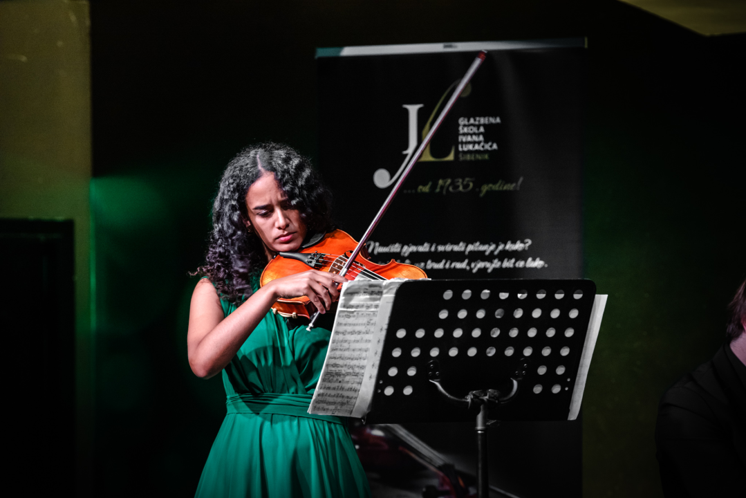 Tadesse i Guščić sinoć u Arsenu, klasični program se nastavlja danas uz Max Bruch Trio