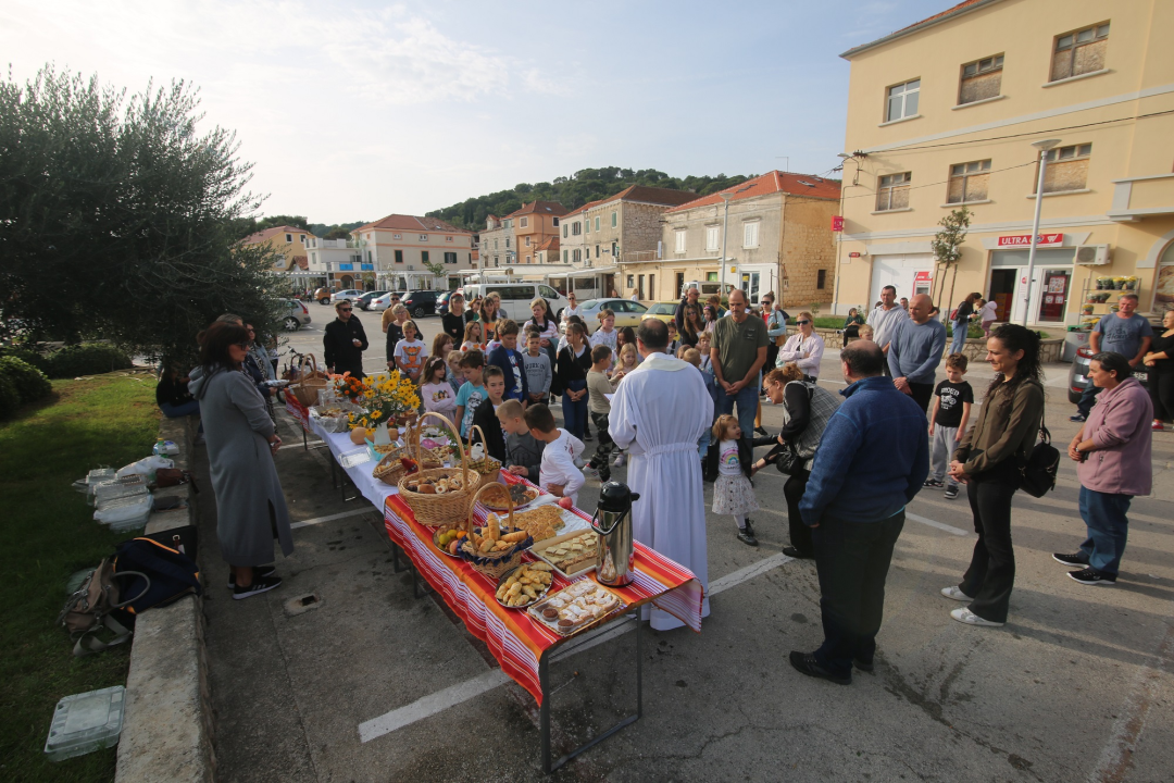 FOTO Tišnjanske mame i bake iskazale se na izložbi u Povodu Dana kruha
