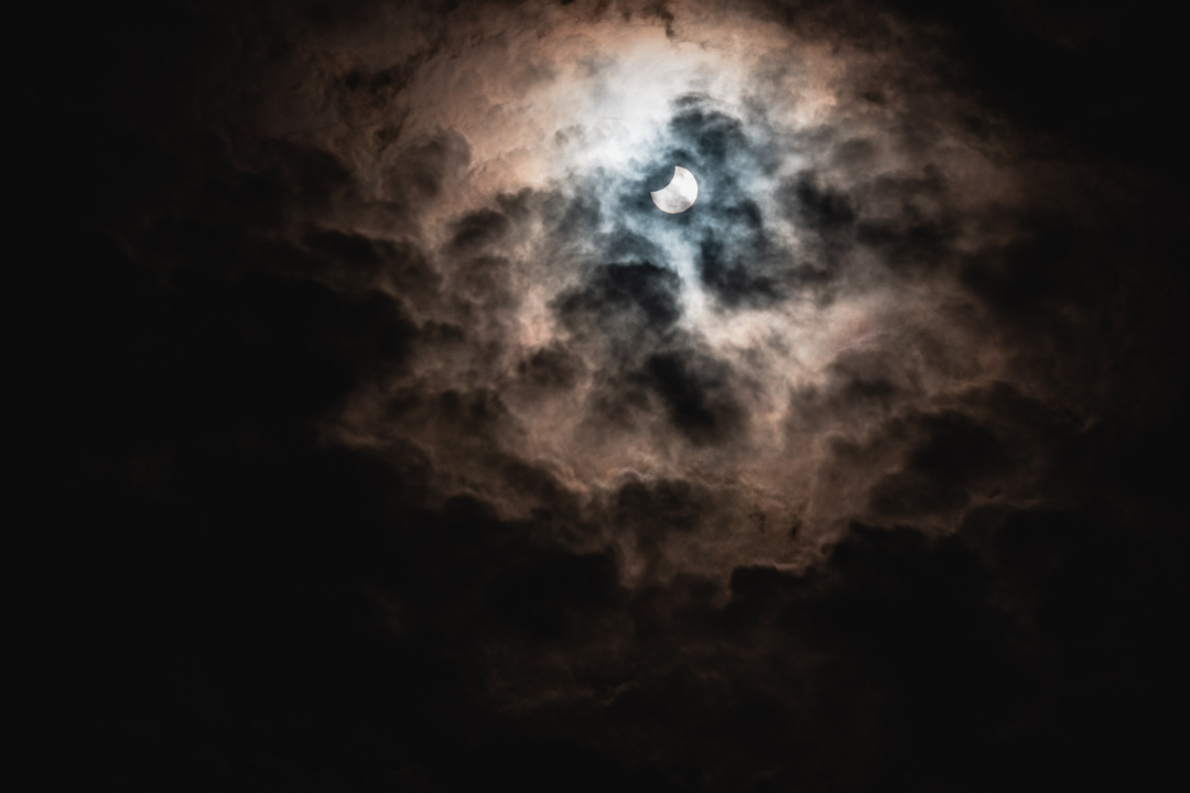 Uspjeli smo snimiti djelomičnu pomrčinu Sunca iznad Šibenika!