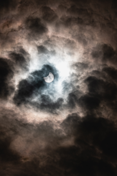 Uspjeli smo snimiti djelomičnu pomrčinu Sunca iznad Šibenika!