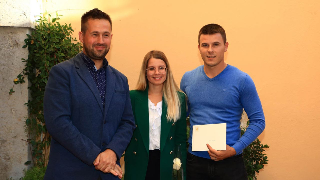 Dodijeljene potpore Općine Tisno za vjenčane parove i novorođenu djecu