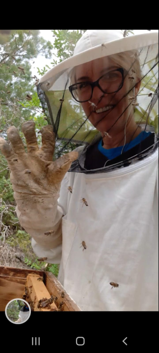 Doda Pčelarica je, s puno ljubavi i volje, napravila malo pčelinje carstvo: Ispričala nam je sve o pčelama, medu, propolisu, peludu… 