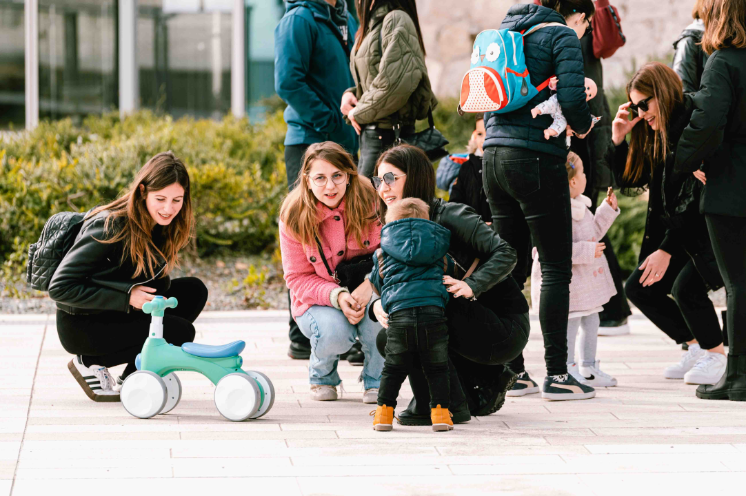 Može li gradska uprava/utvrda i dalje ignorirati šibenske roditelje? Djeca na ovim fotografijama ‘vrijede manje’