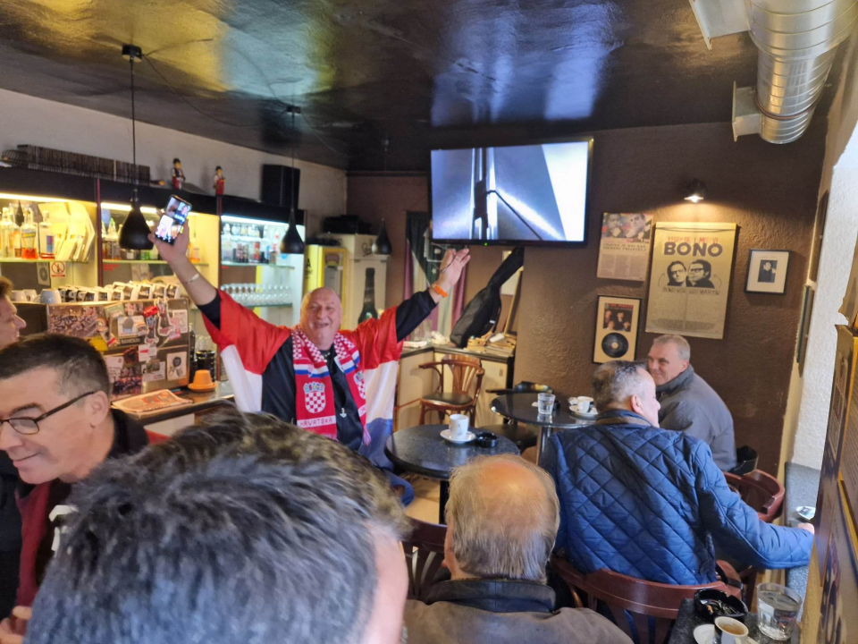 Malo loš termin, malo zima: Nema euforije oko 'Vatrenih', ali ekipa se okupila u popularnim lokalima 