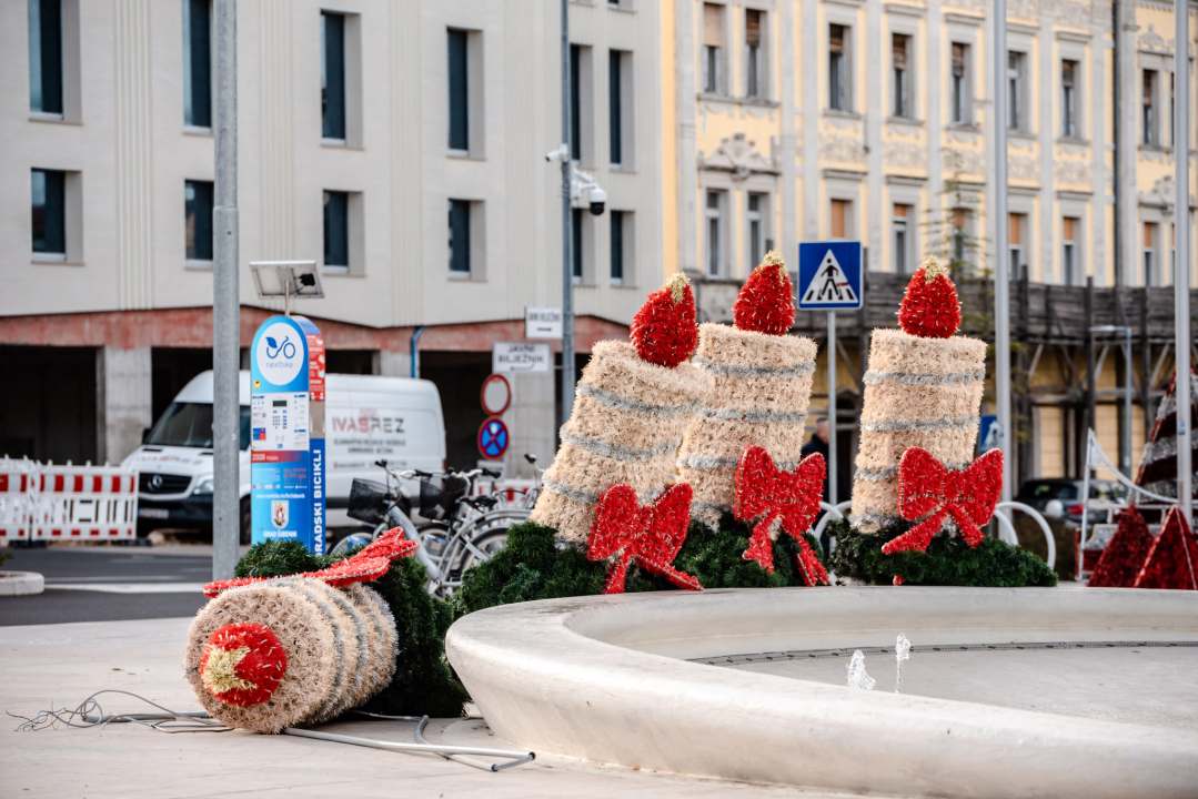 Pripreme za Adventuru: Postavlja se klizalište na Poljani