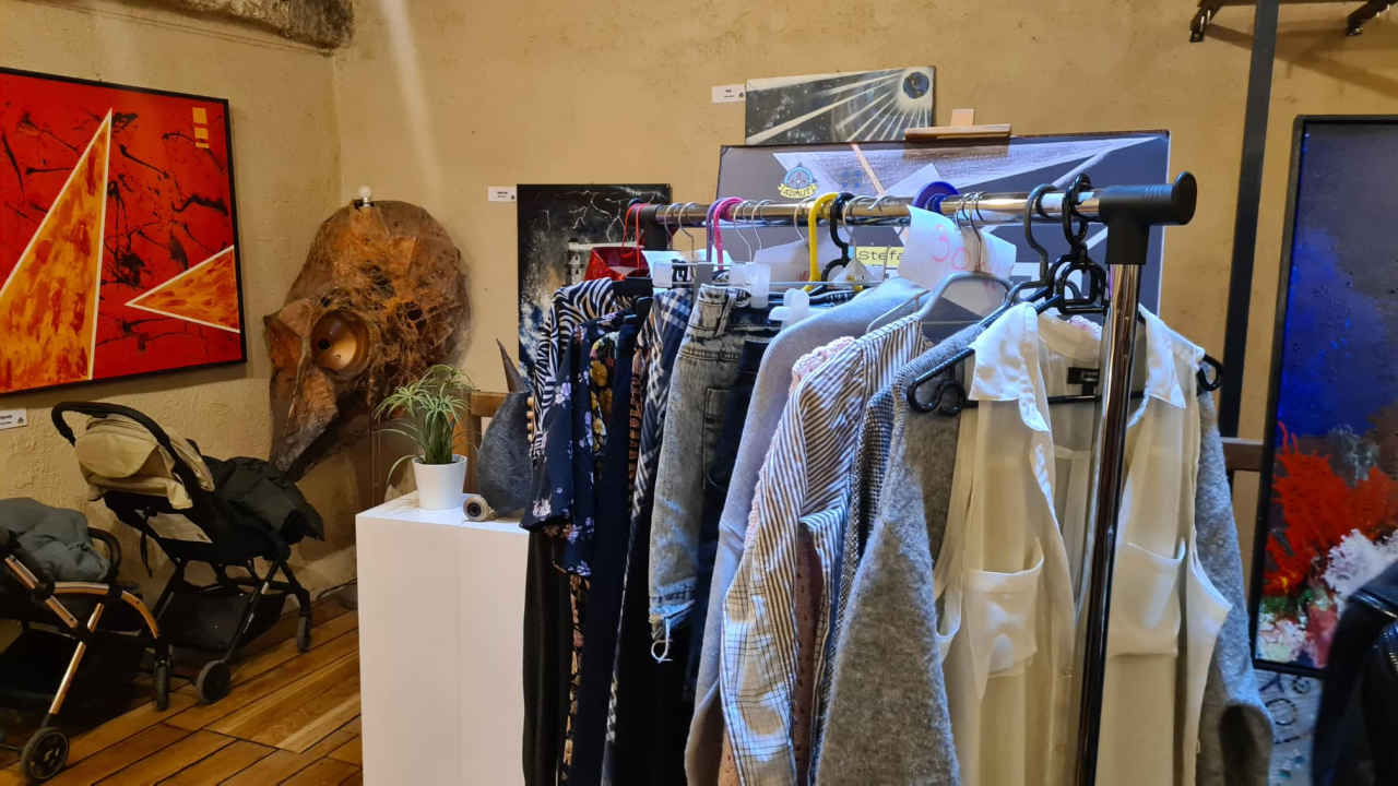 Dobar interes: Buvljak u Azimutu preselio se u toplu galeriju