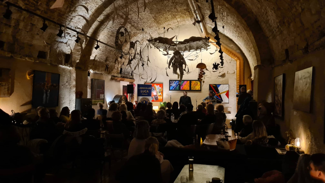 U Azimutu se čitala poezija za šibensku bolnicu