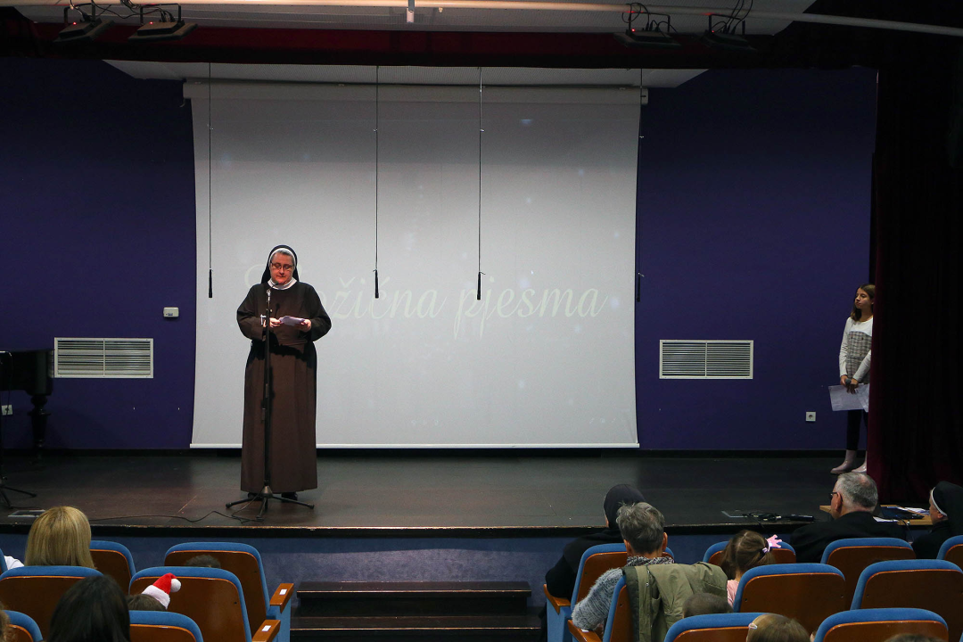 Više od 200 djece sudjelovalo na priredbi 'Osvijetlimo put do jaslica'