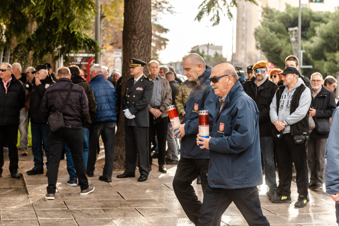Polaganjem vijenaca i mimohodom 15. domobranska pukovnija obilježila 30 godina od osnutka