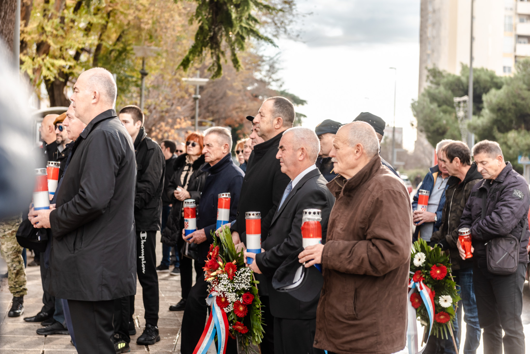 Polaganjem vijenaca i mimohodom 15. domobranska pukovnija obilježila 30 godina od osnutka