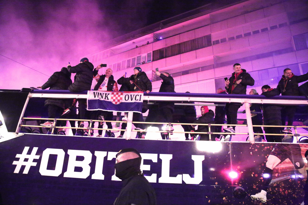 U Hrvatskoj 'nitko nije normalan': Vatreni stigli među 80 tisuća navijača!