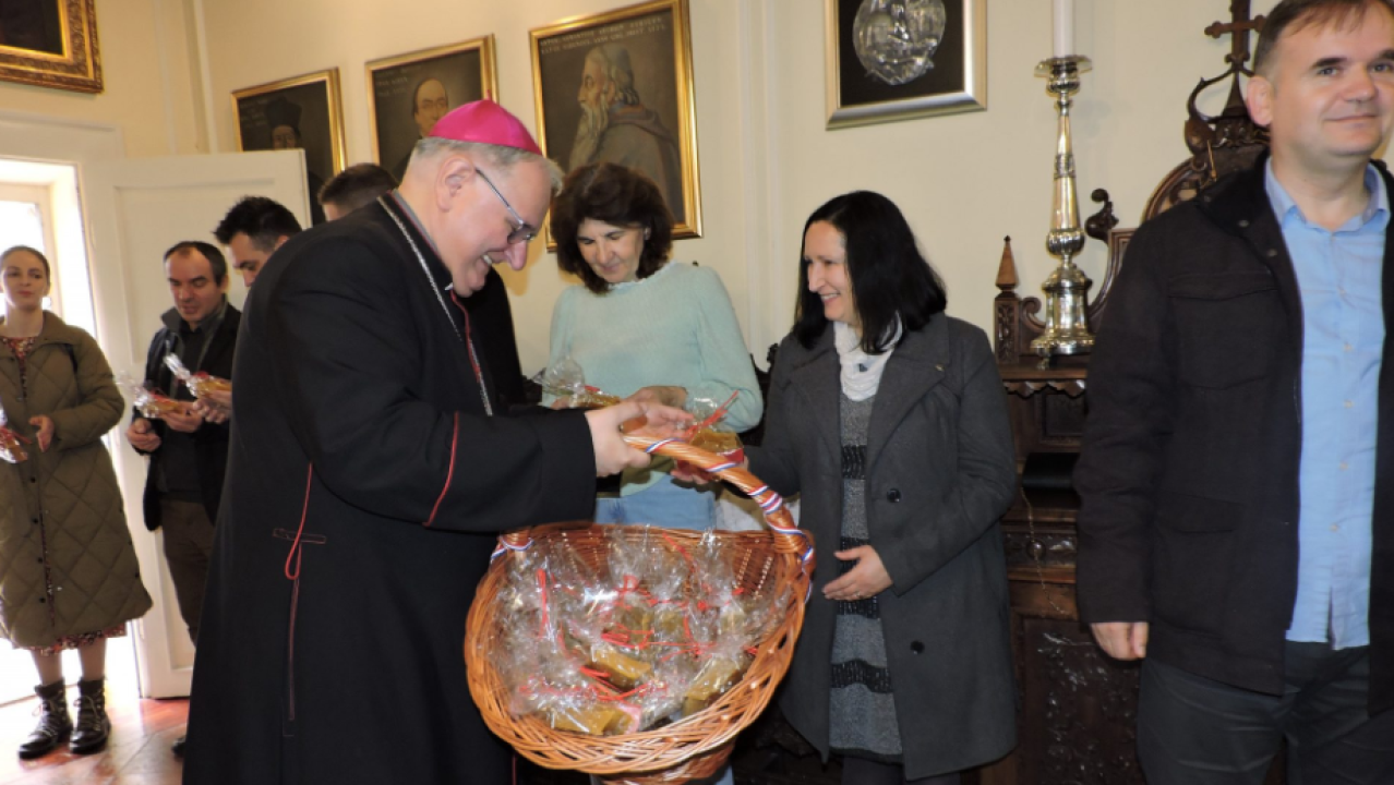 Božićni susret vjeroučitelja s biskupom Rogićem