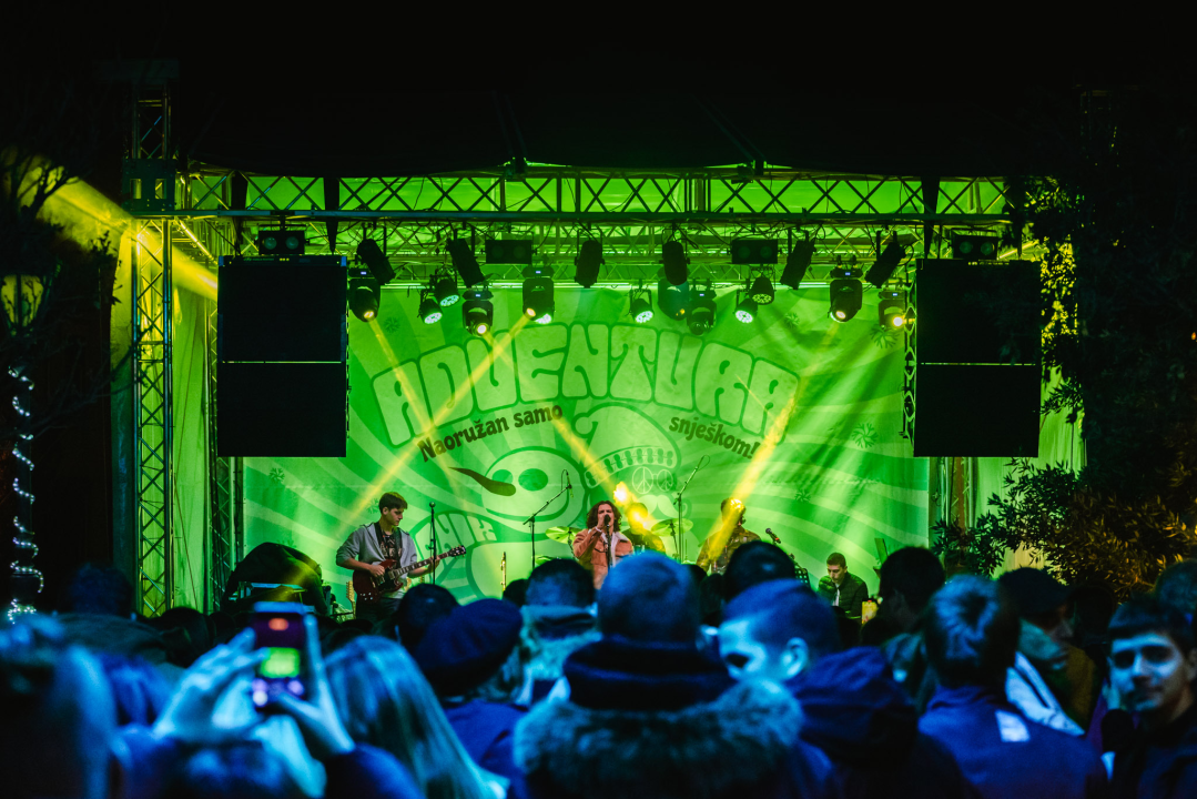 Šibenski srednjoškolci nastupili u Đardinu i svojom svirkom oduševili sve