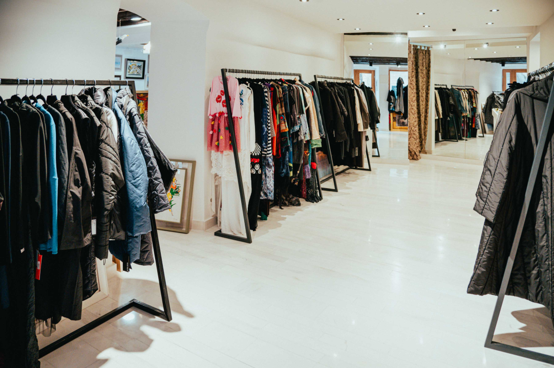 Galerija Juraj Dalmatinac ima savršene unikatne poklone i popust na umjetničke slike 