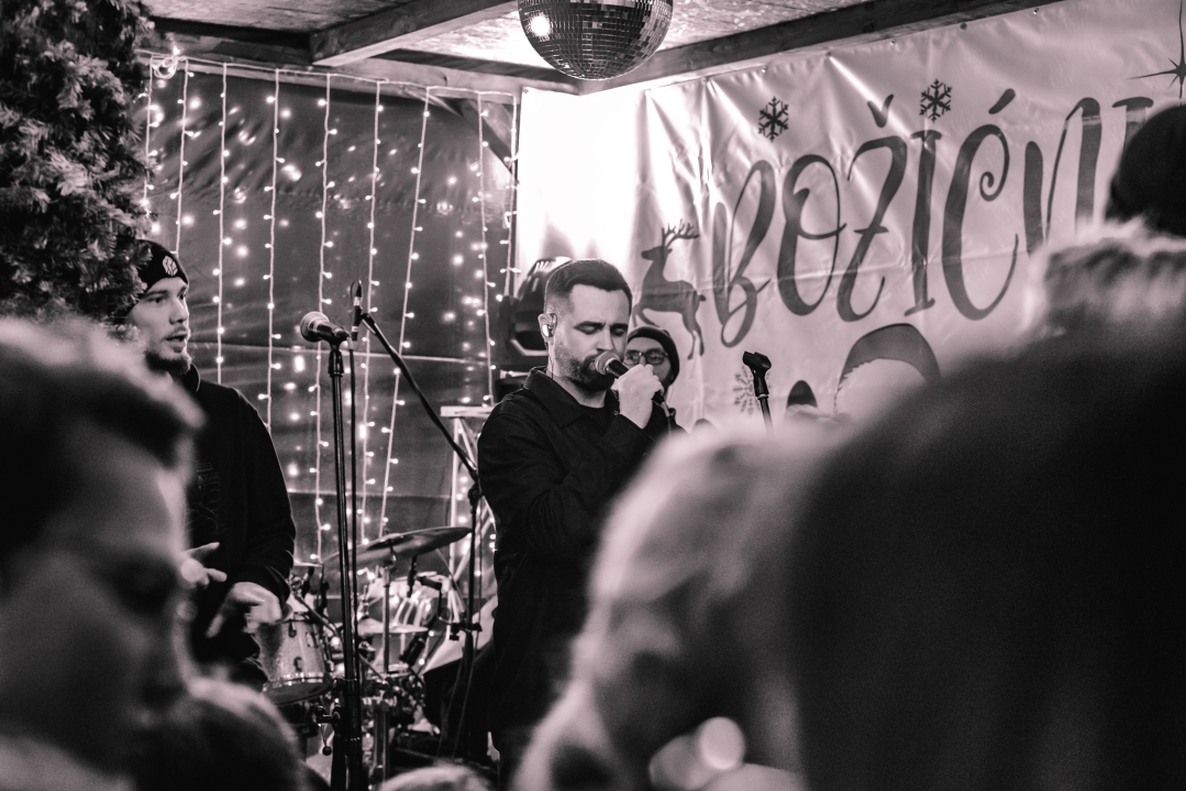 Osjetite duh blagdana u prekrasno uređenom cocktail baru Nautica! 