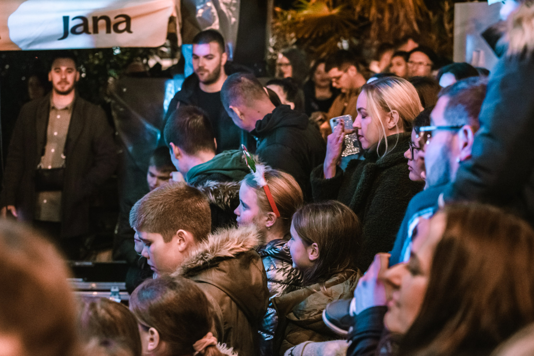 Osjetite duh blagdana u prekrasno uređenom cocktail baru Nautica! 