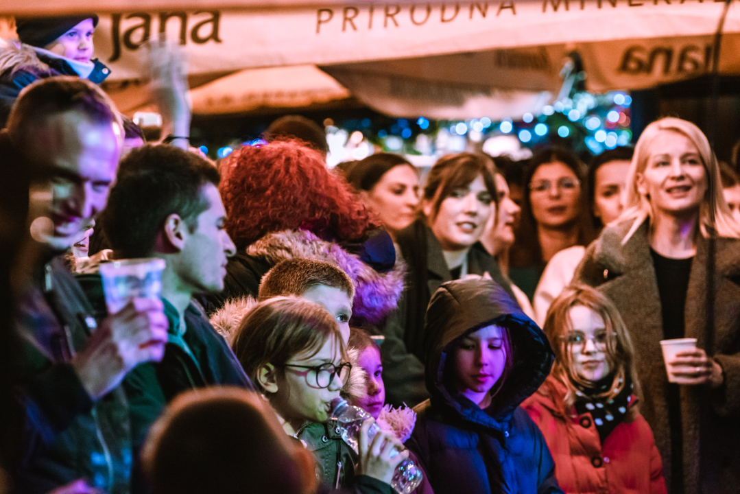 Osjetite duh blagdana u prekrasno uređenom cocktail baru Nautica! 