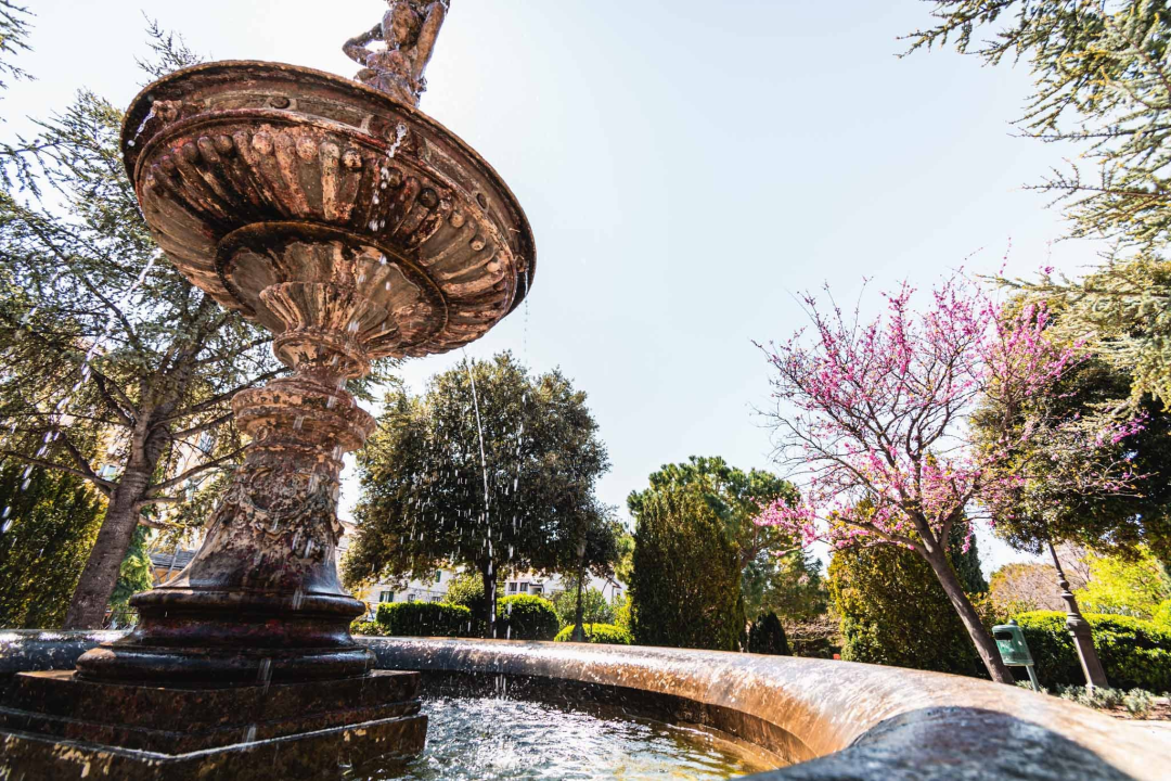 Danas je u Đardinu Adventura, a nekad su mogle ući samo 'mirne osobe, pristojno i čisto odjevene'