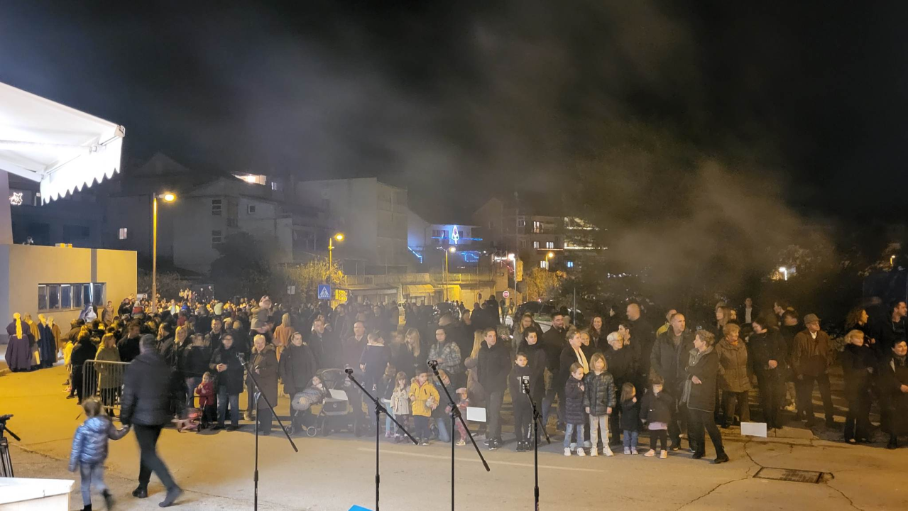 Župljani Vidika uprizorili žive jaslice i oduševili sugrađane