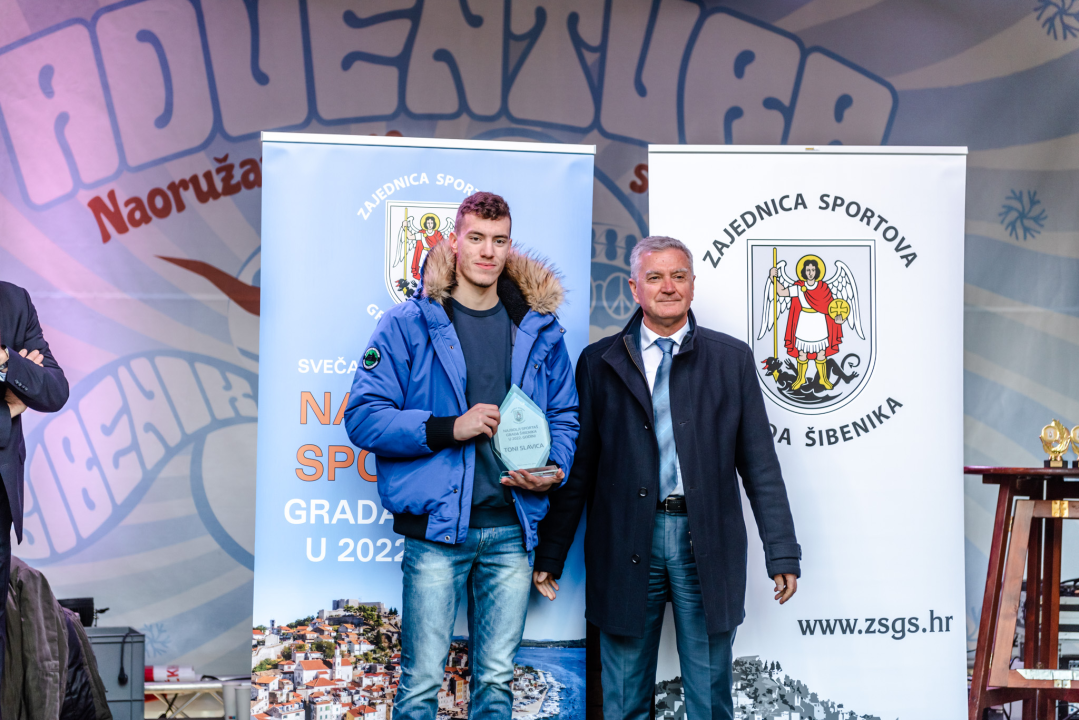 Toni Slavica i Nives Radić, vaterpolisti Solarisa i vaterpolistice Viktorije ovogodišnji su laureati