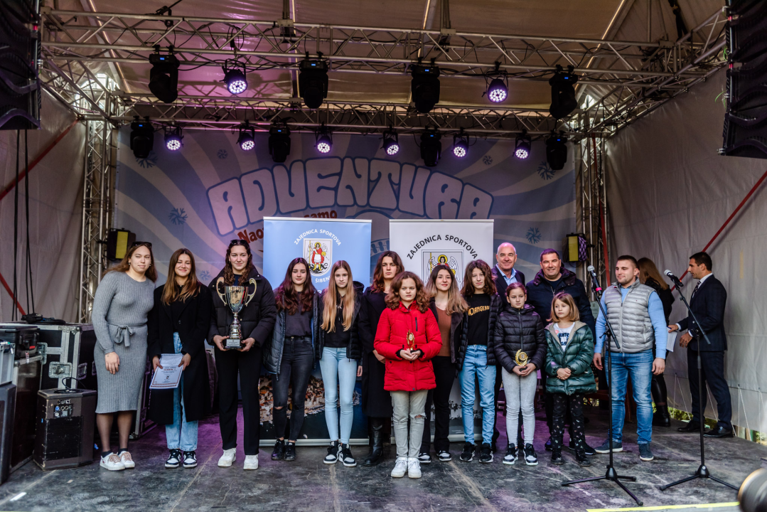 Toni Slavica i Nives Radić, vaterpolisti Solarisa i vaterpolistice Viktorije ovogodišnji su laureati