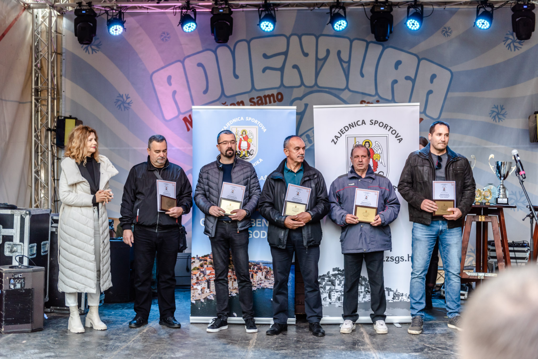 Toni Slavica i Nives Radić, vaterpolisti Solarisa i vaterpolistice Viktorije ovogodišnji su laureati