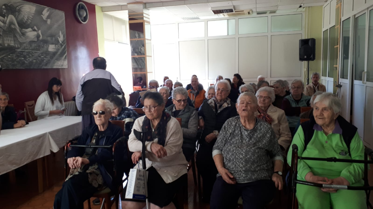 Biskup Rogić posjetio štićenike i osoblje Cvjetnog doma