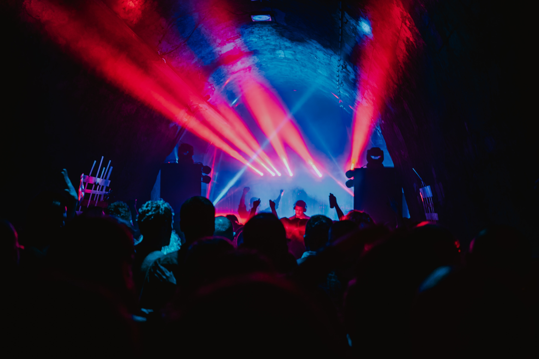 Rasplesana novogodišnja zabava u Tunelu uz milanski duo Modular Project