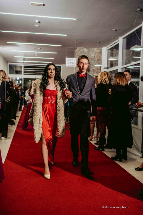 Učenici Ekonomske škole zablistali na maturalnom plesu u Vodicama (2)