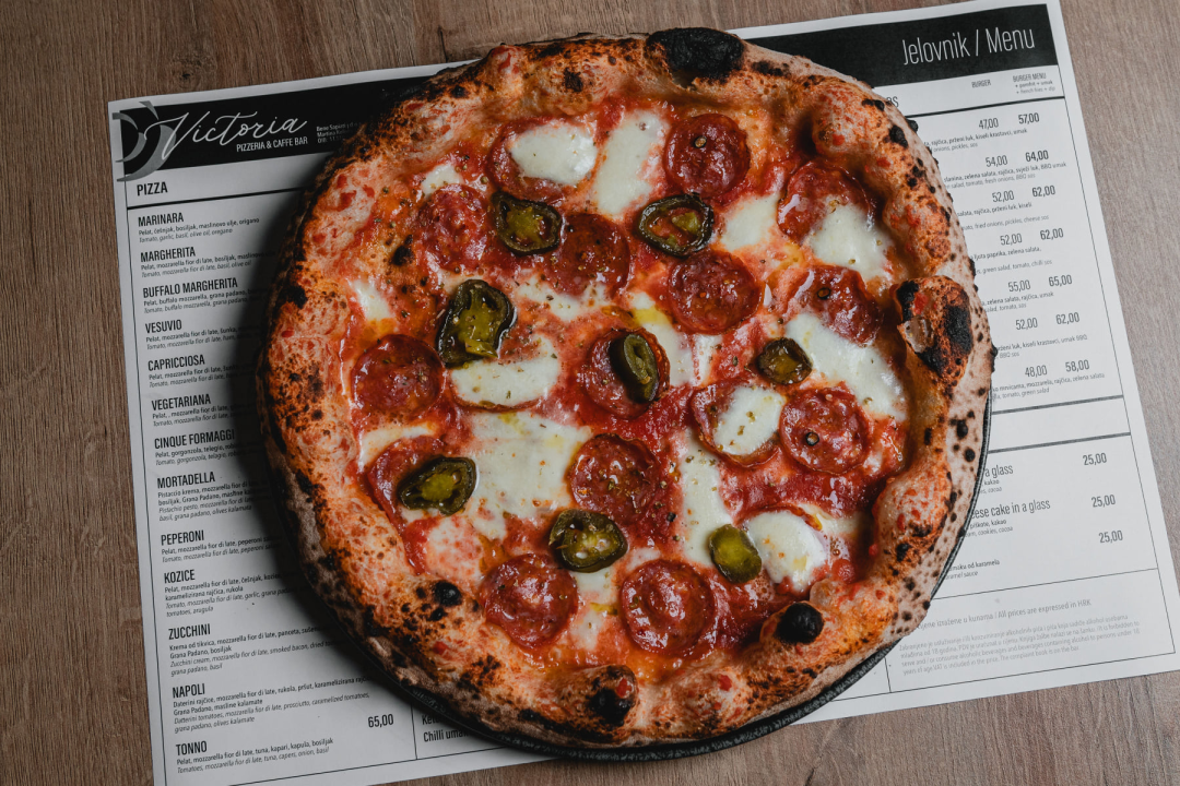 Znate li što je panuozzo sendvič? Ovaj gurmanski hit isprobajte u pizzeriji Victoria! 