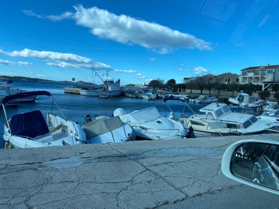 Nakon drame s burom, oseka na Srimi nasukala brodove!