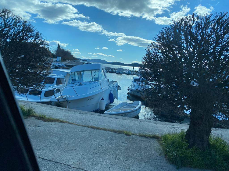 Nakon drame s burom, oseka na Srimi nasukala brodove!