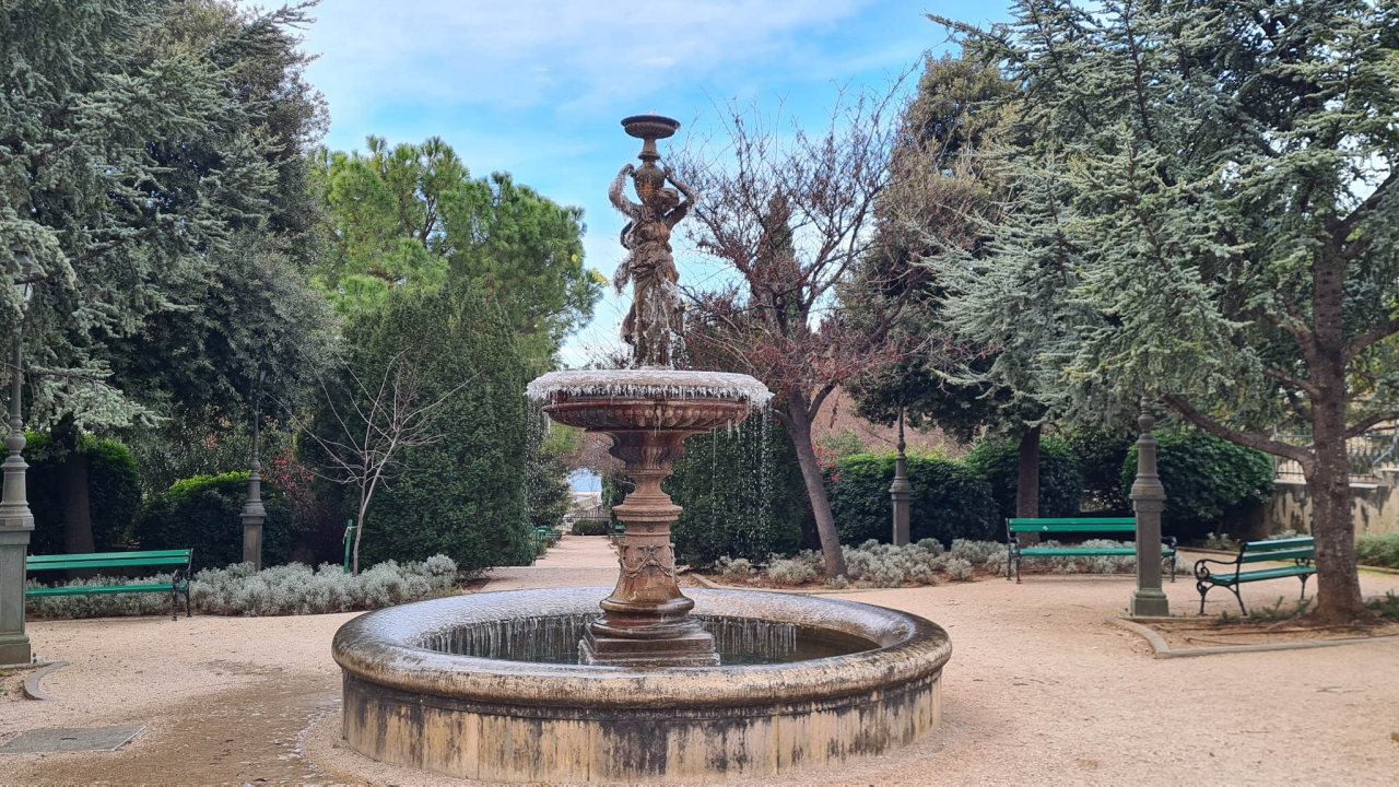 Kako Šibenčani znaju da je ispod nule? Kad zaledi fontana u đardinu