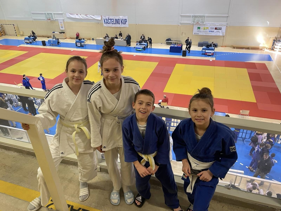 Mladi članovi Judo kluba Šibenik u Kaštelima do 4 zlata i 6 medalja ukupno