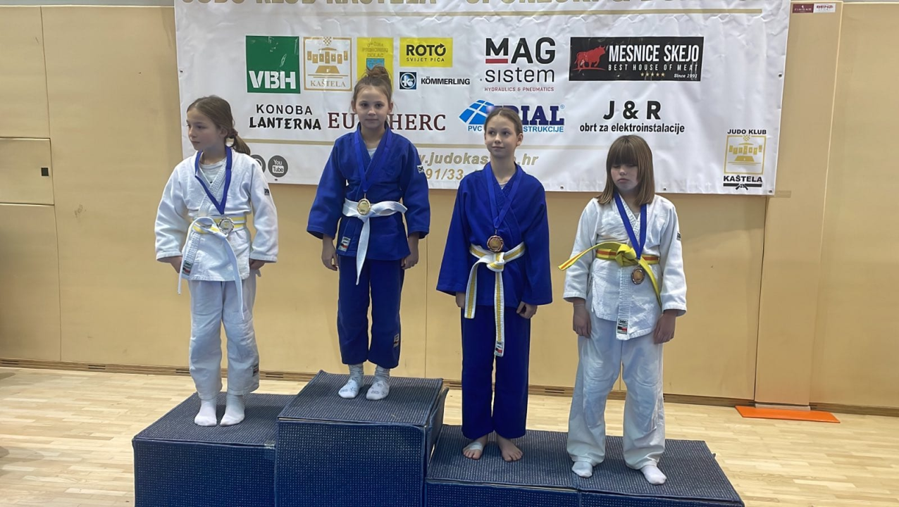 Mladi članovi Judo kluba Šibenik u Kaštelima do 4 zlata i 6 medalja ukupno