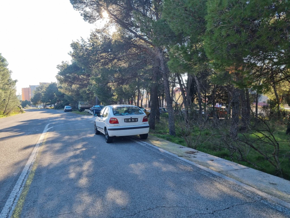 Jedni čiste, drugi zagađuju: Hrpe smeća, šute, namještaja i guma i dalje se gomilaju po šibenskim kvartovima