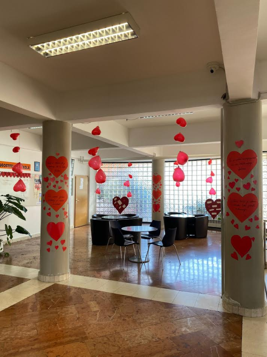 Učenici Turističko-ugostiteljske škole obilježili Valentinovo: Izradili plakate s ljubavnim pjesmama, ispekli kolačiće...