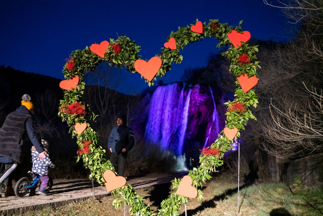 Valentinovo na Krčiću oduševilo sve posjetitelje: Krčić zasjao u bojama ljubavi! 