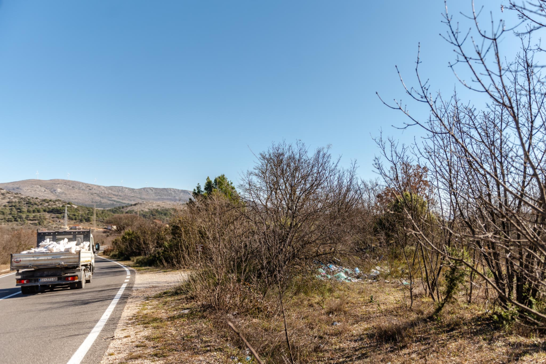 Dnevna doza smeća: Evo hrpe na putu za Dubravu