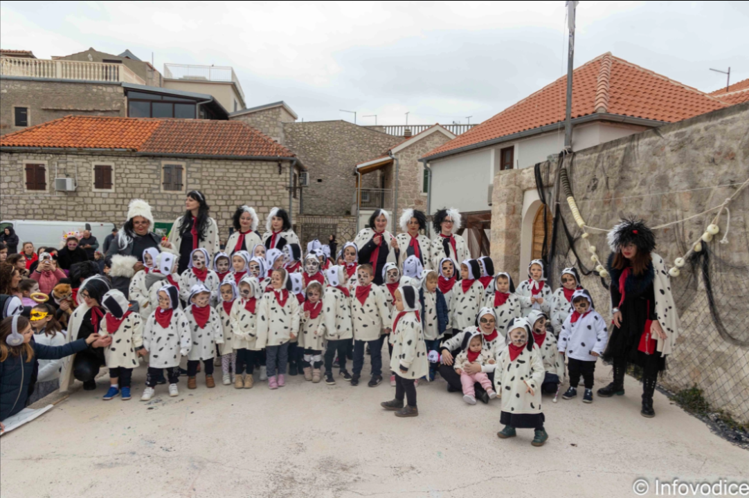 Maškare u Tribunju: Zapaljen Krnjo Euro Svrgokun