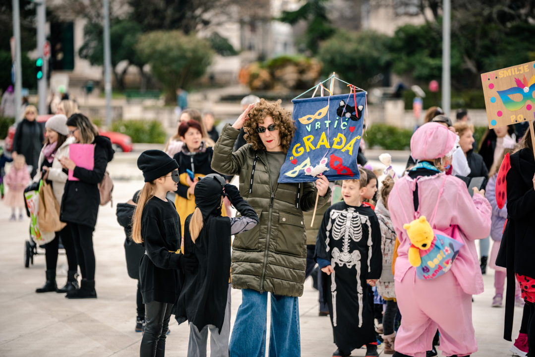 Maškare na Poljani: Đir preko grada pa svi na krafne!