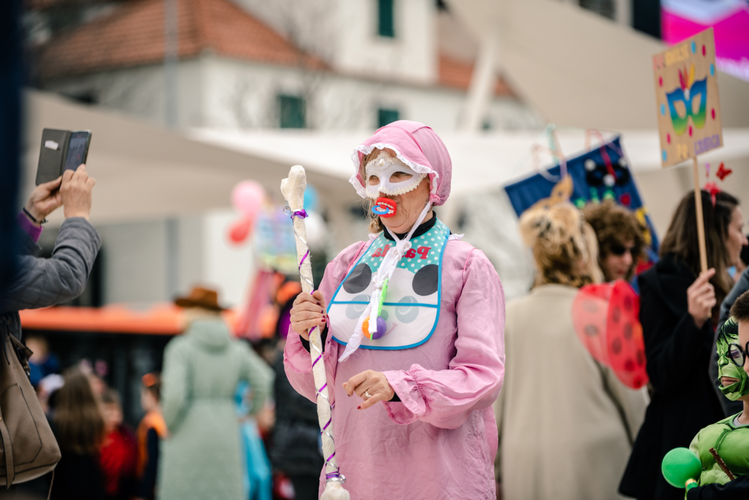 Maškare na Poljani: Đir preko grada pa svi na krafne!