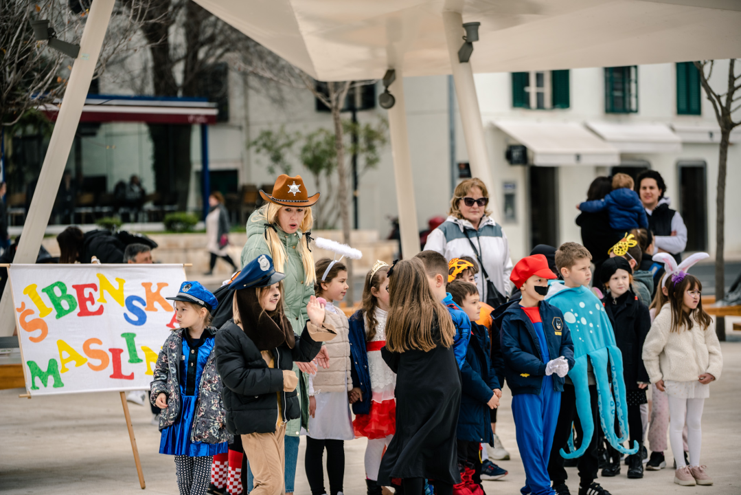 Maškare na Poljani: Đir preko grada pa svi na krafne!