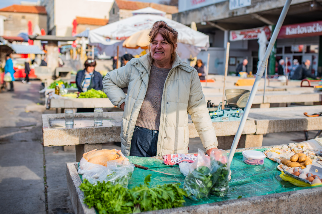 Jutros se na šibenskoj pijaci jasno vidjelo da je petak: Peškarija puna, na zelenom dijelu pustoš 